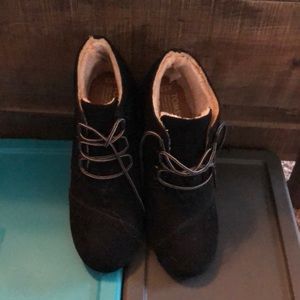 Tom’s Wedges, lightly worn.